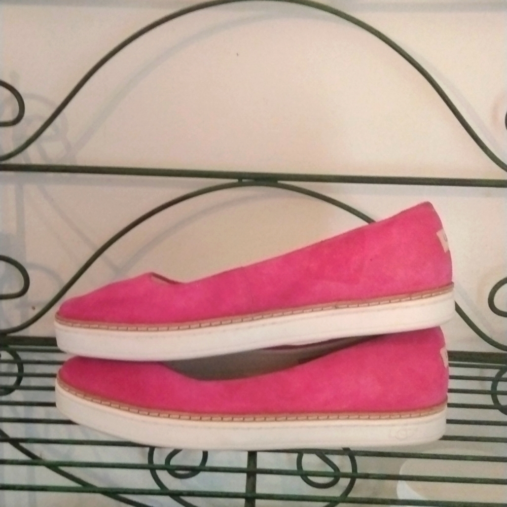 ♥️UGG SHOES ♥️ - Picture 3 of 9
